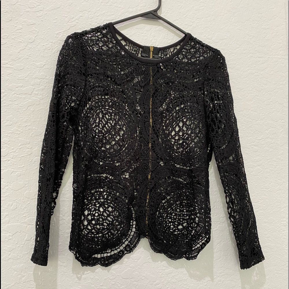 💥PRICE⬇️
 .• Black Embroidery Long Sleeve Blouse - size M -